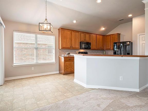 3rd image of 307 Highland Glen Dr