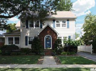 6 Birch St, Floral Park, NY 11001
