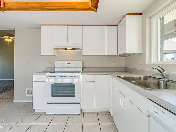 2nd image of 2530 E Sylvia St