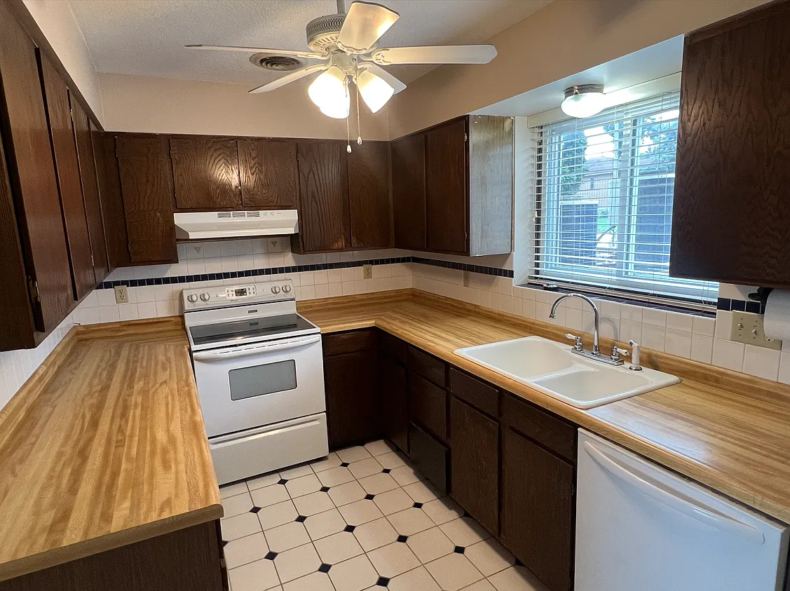 2 bed, $1,050 — Photo 4
