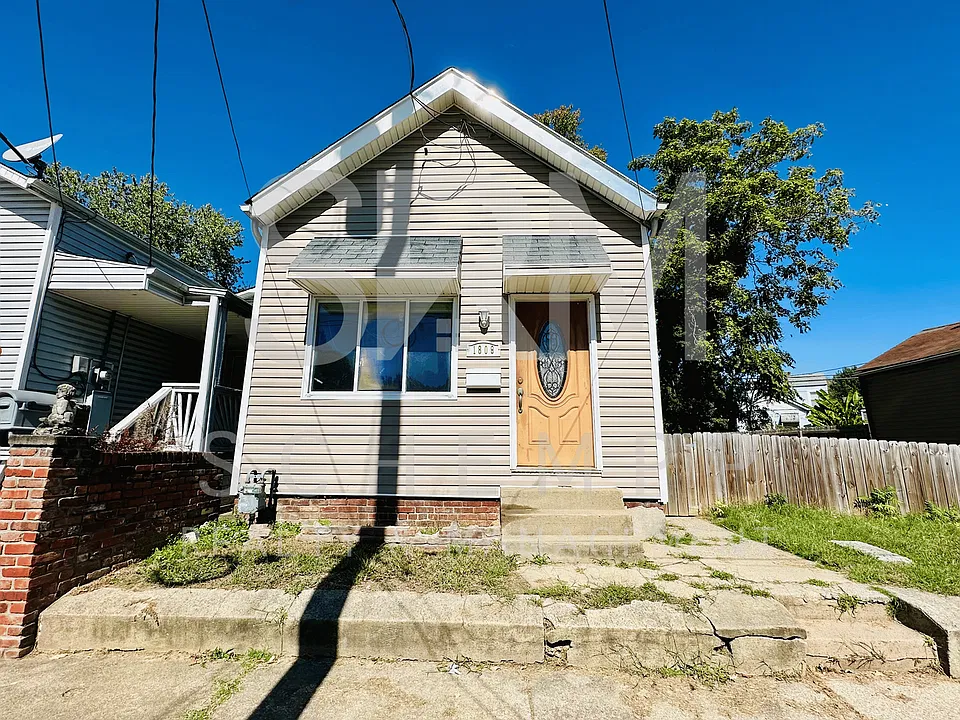1809 Griffiths Ave