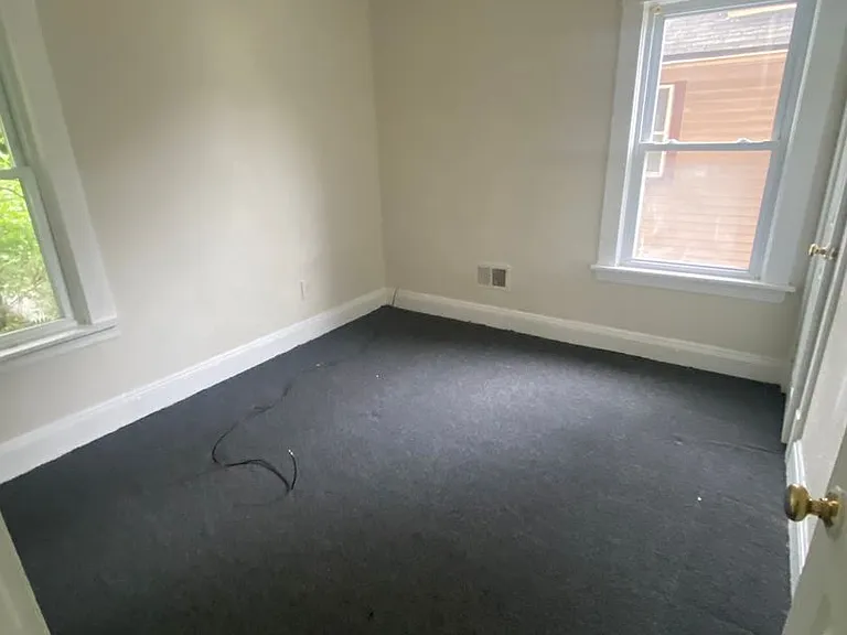 9808 Parmelee Ave — Photo 3