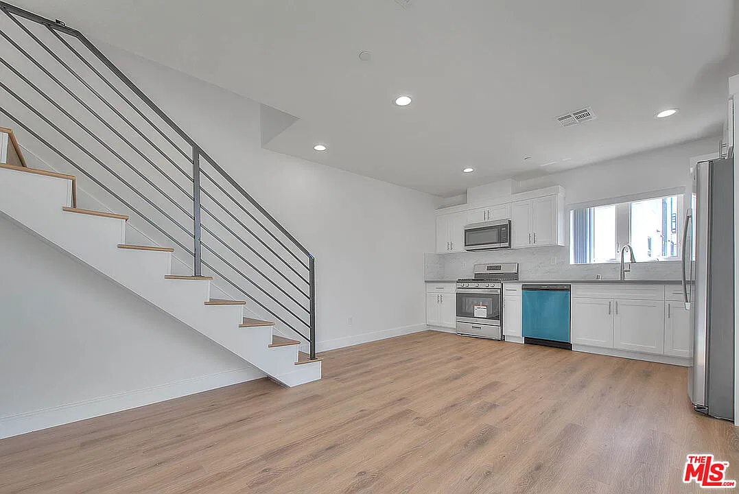3 bed, 3.0 bath, 1215 sqft, $3,390 — Photo 1