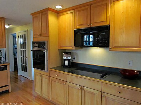 4th image of 47 Hillcrest Dr
