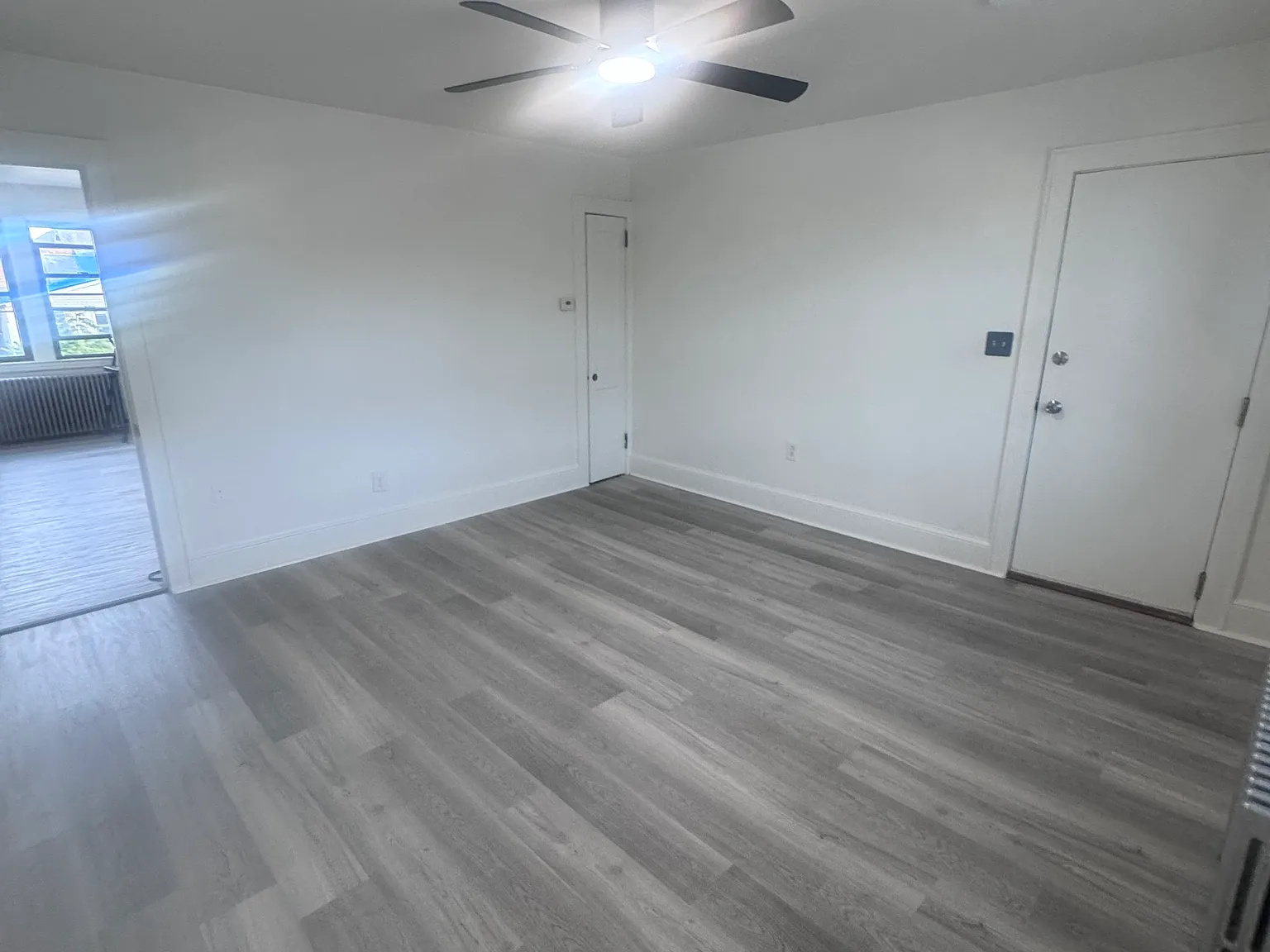 2 bed, 900 sqft, $1,600 — Photo 3