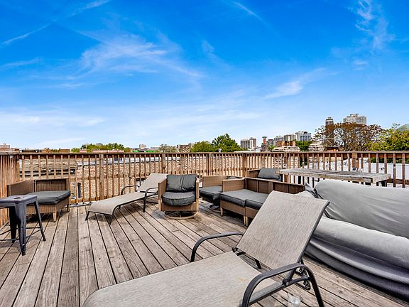 5th image of 2522 N Burling St #3