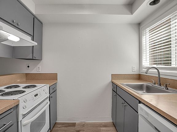 4th image of 11900 SW Allen Blvd #329-21