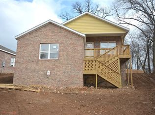 1316 Valley Dr, Gentry, AR 72734