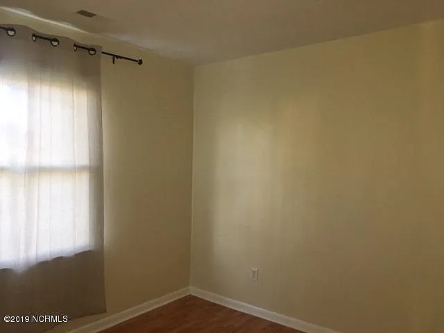 1062 Birchwood Ln — Photo 11