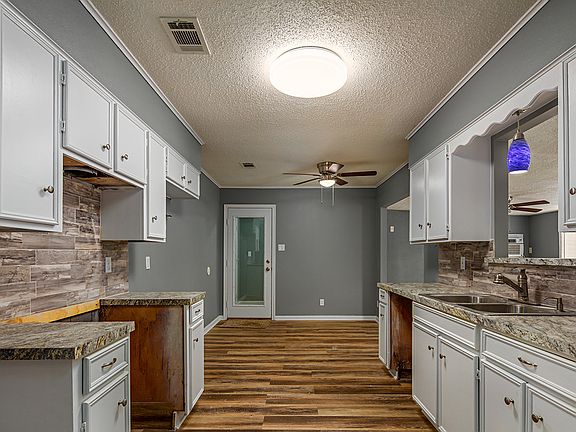 5th image of 255 Rosine St