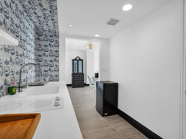 1100 West Ave #916 — Photo 17