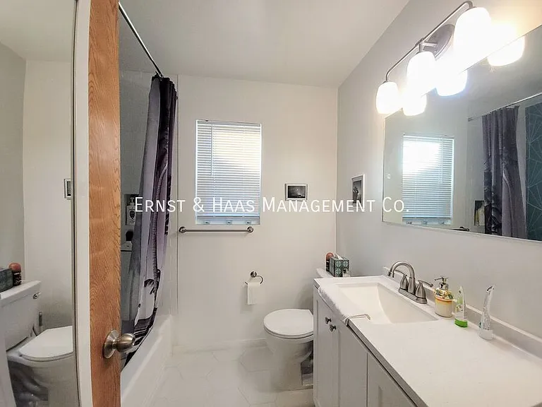 1023 E 1st St #8 — Photo 15