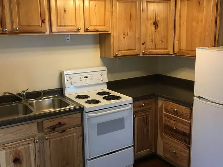 2511 Skeels Ave — Photo 2