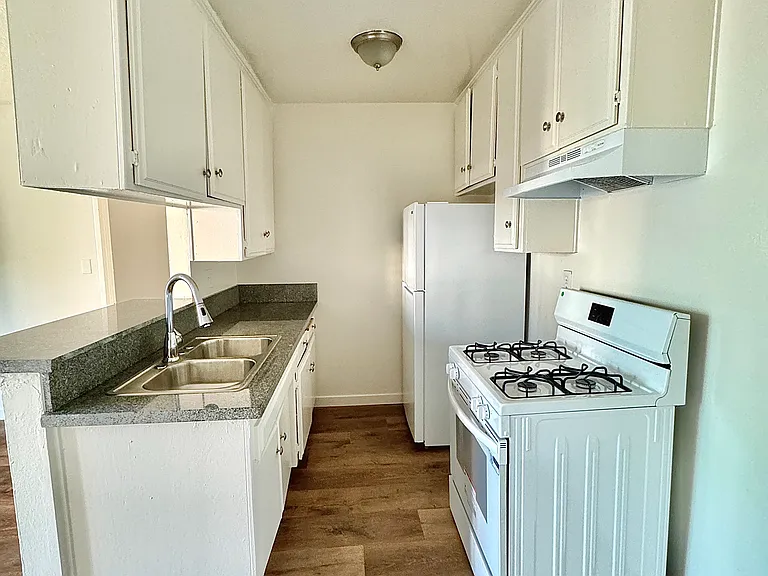 7423 N Lankershim Blvd #27 — Photo 5