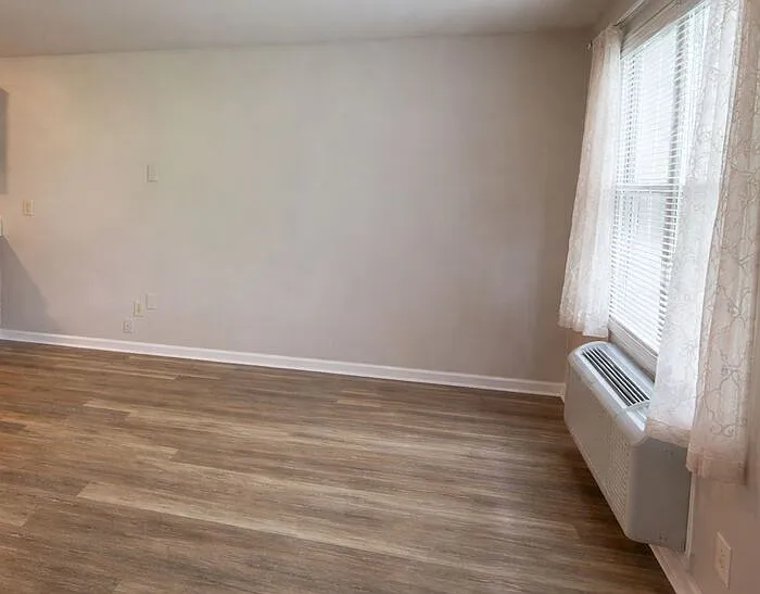 302 Park Ave — Photo 2