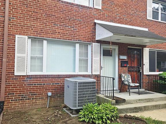 2nd image of 410 Main St APT 3