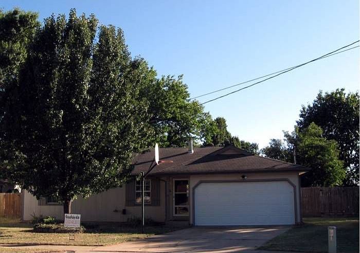 216 W Broadmoor