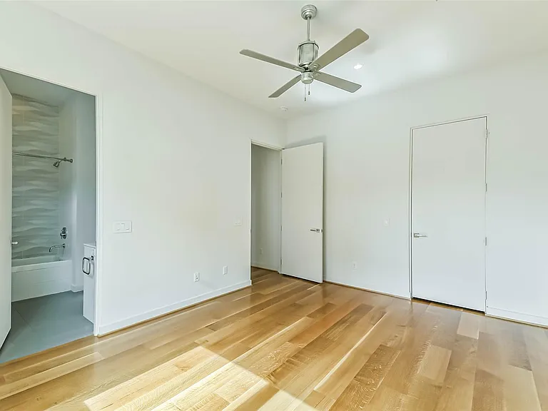815 Alexander St — Photo 48