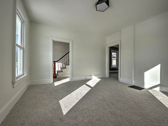 5th image of 117 Patton St