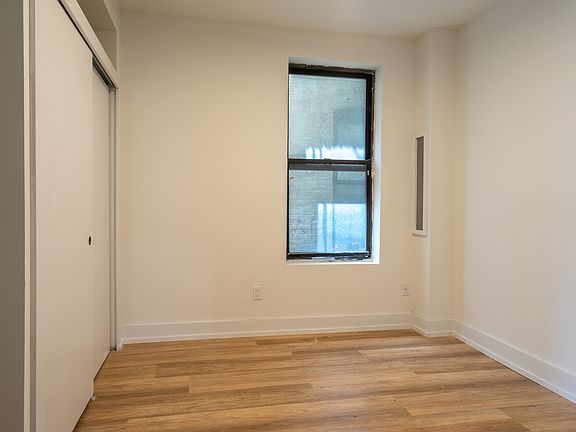 4th image of 229 W 101st St #5B