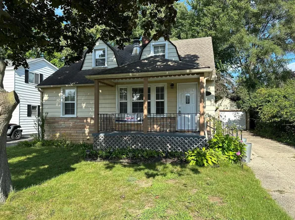 1877 Maddy Ln, Keego Harbor, MI 48320
