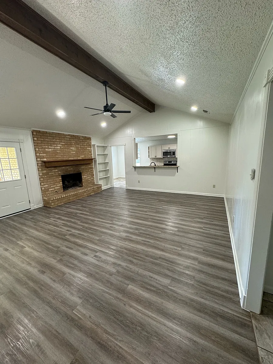 Building Photo - 2407 Balsam St