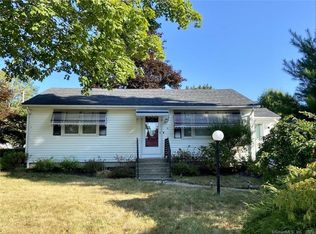 18 Clifton St, Old Lyme, CT 06371