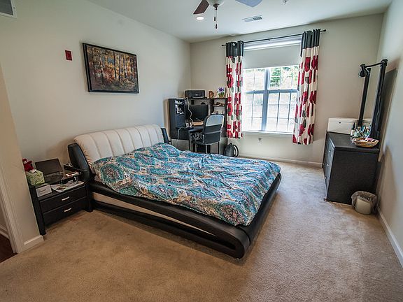 Master Bedroom : Attached Full bath with double vanity, shower & bath tub, walk in closet
