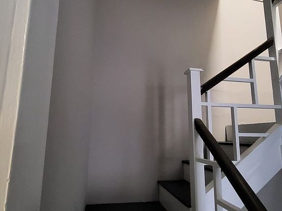 5th image of 211 West Dr
