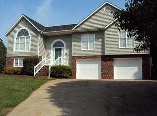 551 30th Avenue Cir NE, Hickory, NC 28601