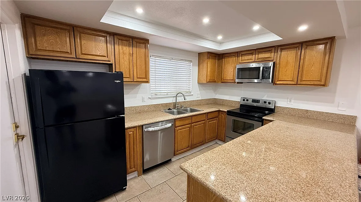 2 bed, 2.0 bath, 3688 sqft, $1,275 — Photo 4