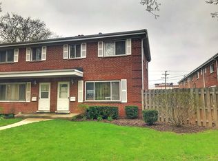 1022 N Boxwood Dr, Mount Prospect, IL 60056