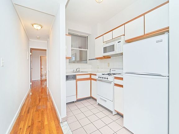 4th image of 1843 1st Ave APT 3N