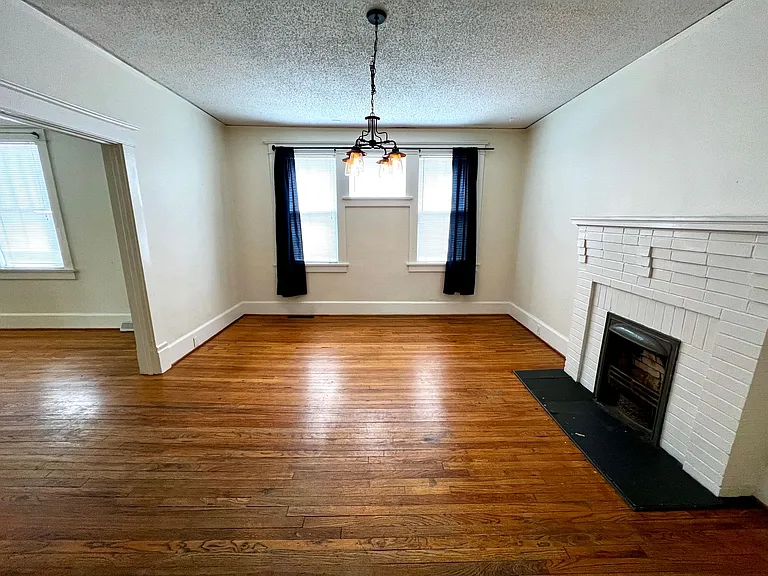 901 Center St — Photo 10