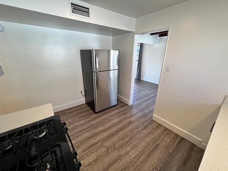 15-33 N Longfellow Ave #19 — Photo 7