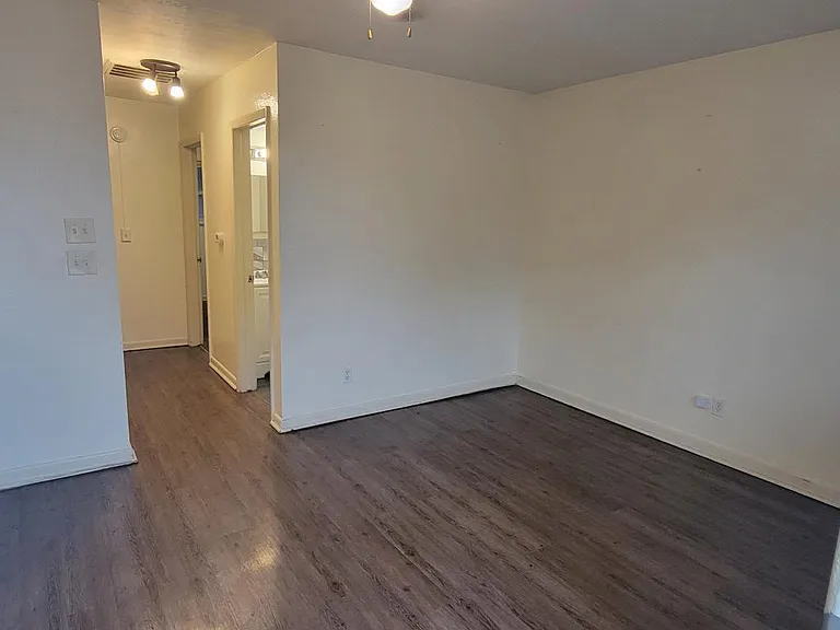 2102 Bickmore Ave — Photo 5