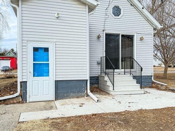 114 4th St SE, Hampton, IA 50441