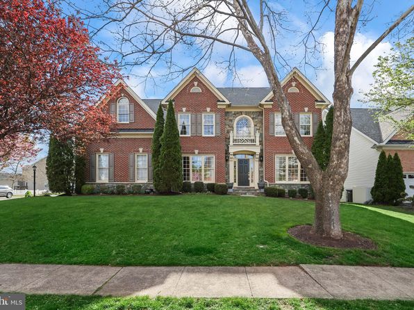8849 Brown Thrasher Ct, Gainesville, VA 20155