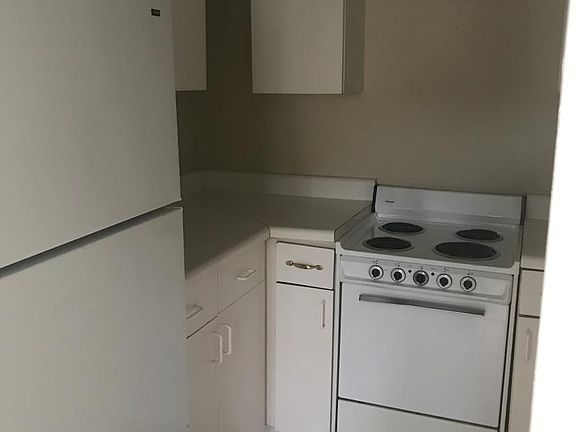 2nd image of 940 Bradshaw Ter APT B