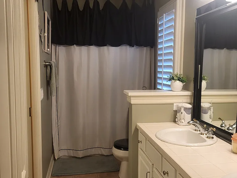 1805 S 171st Ct — Photo 5