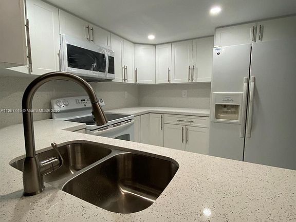 4th image of 557 NW 99th Ct #557