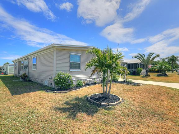 5th image of 943 Pecan Circle