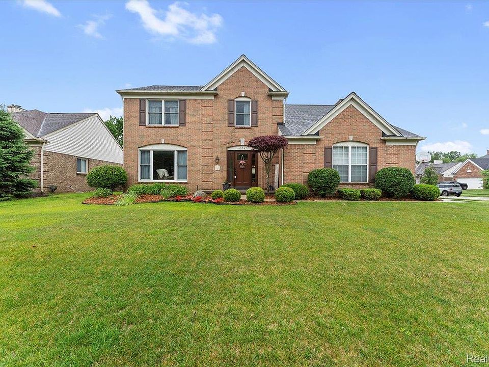 1st image of 45743 Larchmont Dr