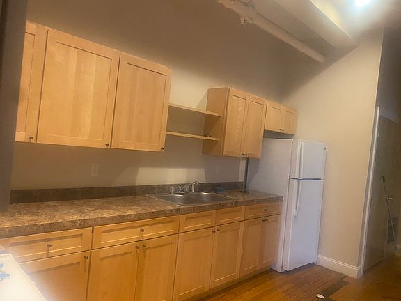 5th image of 3 Saunders St #16