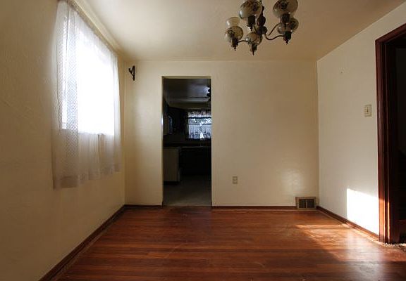 4th image of 1943 Fairland St