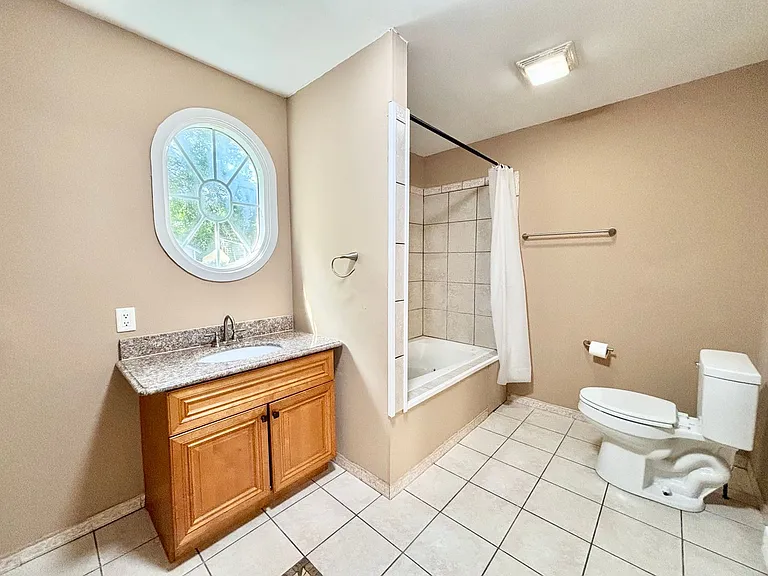 2841 Earlscourt Ave — Photo 8