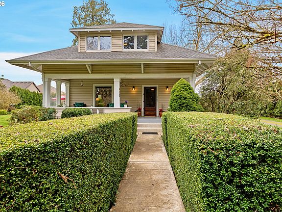 3rd image of 615 NW Territorial Rd