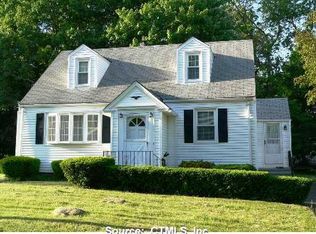 99 Hubbard Rd, Hamden, CT 06517