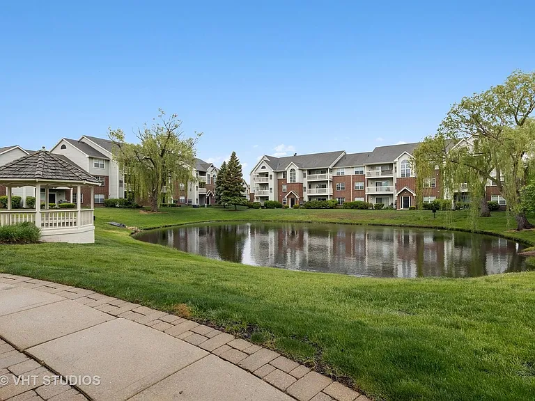 37 Kensington Cir #204 — Photo 1