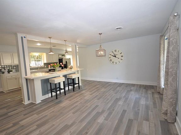 5th image of 213 Fairfield Ave